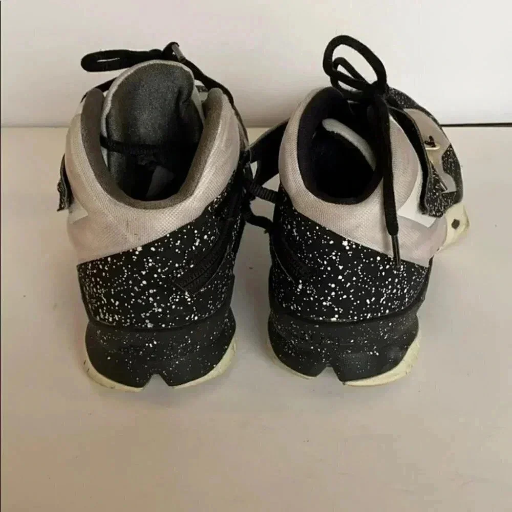 Nike Zoom soldier 8 men's 9‎ black/white sneakers